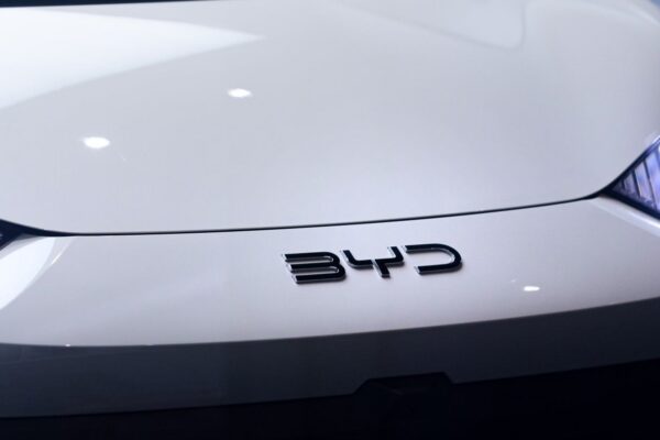 Une voiture électrique BYD illustrant les ventes mondiales du constructeur en juillet 2026.