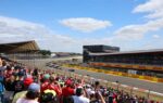 Une monoplace de Formule 1 en piste pendant un week-end de Grand Prix.