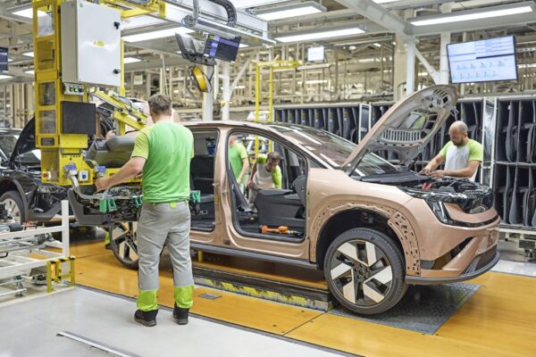 Un Skoda Peaq électrique à sept places sur la chaîne de production de Mladá Boleslav.