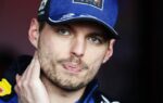 Max Verstappen et Stefano Domenicali dans un paddock de Formule 1.