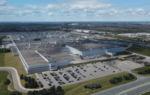 Vue extérieure de l'usine d'assemblage Stellantis de Brampton, en Ontario, au Canada.