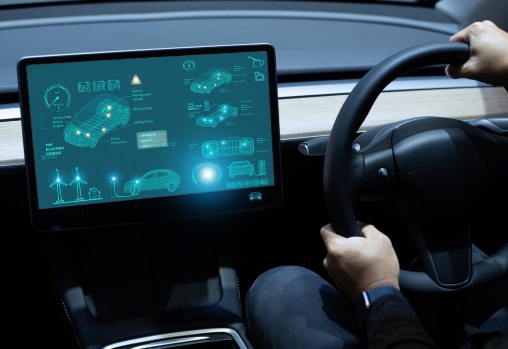 Une voiture autonome illustrant la collaboration technologique entre Momenta, XHeart et QNX.