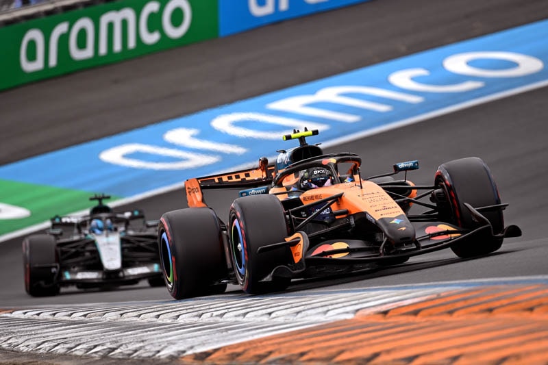 Lando Norris au volant de sa McLaren pendant les qualifications du Grand Prix des Pays-Bas à Zandvoort.