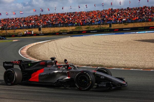 Une monoplace de l'Audi Revolut F1 Team en piste pendant le Grand Prix des Pays-Bas.