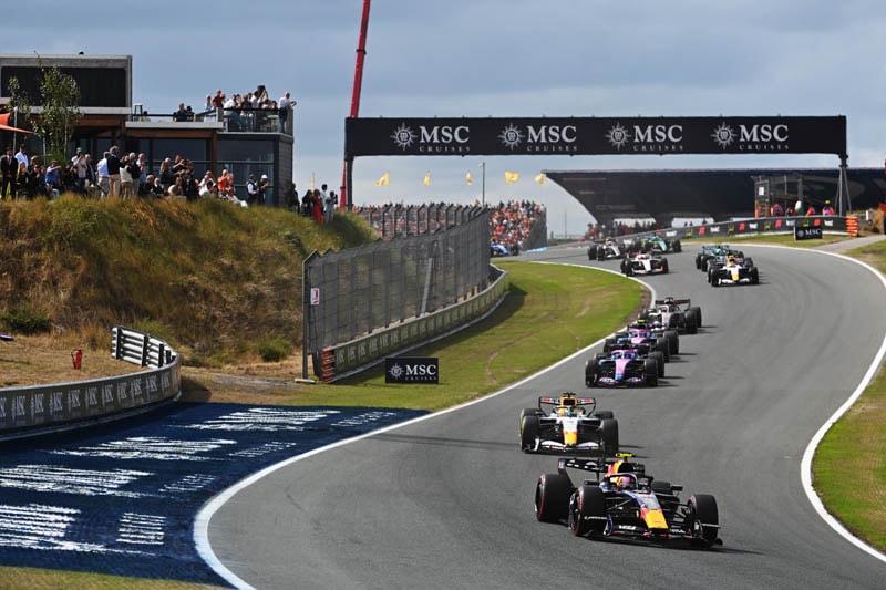 Une monoplace Red Bull en piste lors du GP des Pays-Bas à Zandvoort.