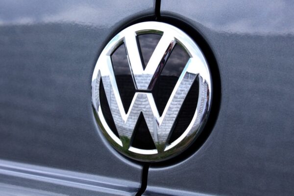 Oliver Blume, directeur général de Volkswagen, pendant une prise de parole du groupe.