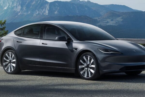 Une Tesla Model 3 équipée de poignées de porte affleurantes en Chine.