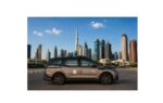 Un robotaxi électrique Baidu Apollo Go RT6 associé au service Uber lancé à Dubaï.