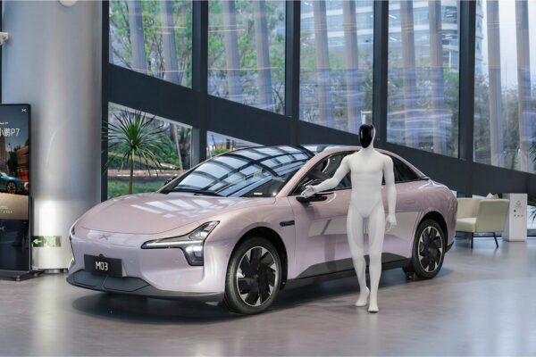Le robot humanoïde Xpeng Iron présenté par le constructeur chinois.