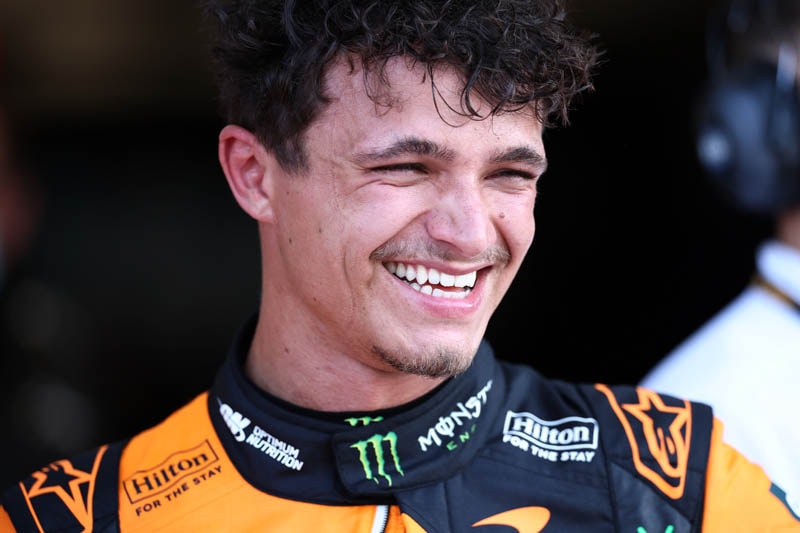 Lando Norris aux couleurs de l’écurie McLaren lors de l’annonce de sa prolongation.