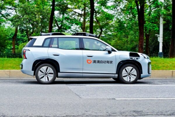 Le robotaxi Didi R2 développé avec GAC Aion lors de ses essais en Chine.