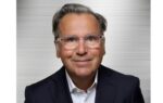 Portrait d’Arnaud Belloni, nouveau dirigeant de Fiat, Abarth et Lancia chez Stellantis.