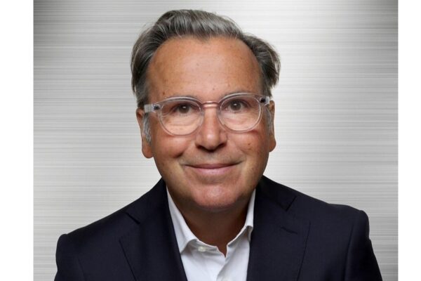 Portrait d’Arnaud Belloni, nouveau dirigeant de Fiat, Abarth et Lancia chez Stellantis.