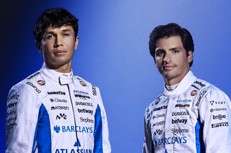 Une monoplace Williams lancée sur une ligne droite du circuit de Monza.