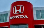 Le logo Honda sur la façade d’un site du constructeur automobile japonais.