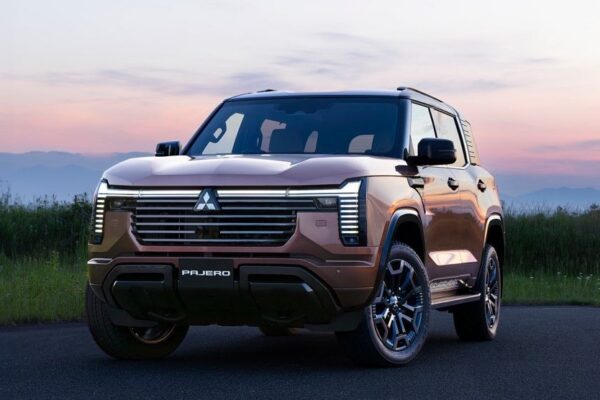 Le nouveau Mitsubishi Pajero de cinquième génération présenté comme le SUV porte-drapeau de la marque.