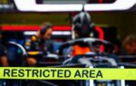 Des monoplaces de Formule 1 en piste pendant le Grand Prix d'Italie.