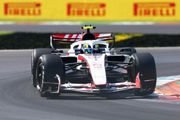 La Haas VF-26 en piste lors des essais libres du Grand Prix d'Italie 2026 à Monza.