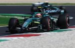 Une Aston Martin de Formule 1 pendant les qualifications du Grand Prix d'Italie à Monza.