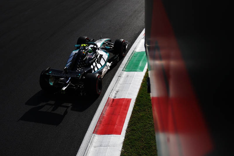 George Russell au volant de la Mercedes lors des qualifications du Grand Prix d'Italie à Monza.