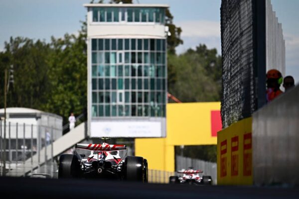 Une monoplace Haas en piste à Monza pendant le Grand Prix d’Italie.