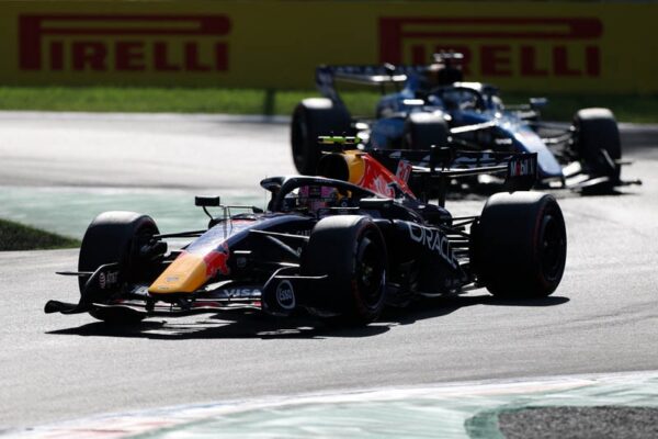 Max Verstappen pilote sa Red Bull pendant les qualifications du Grand Prix d’Italie.
