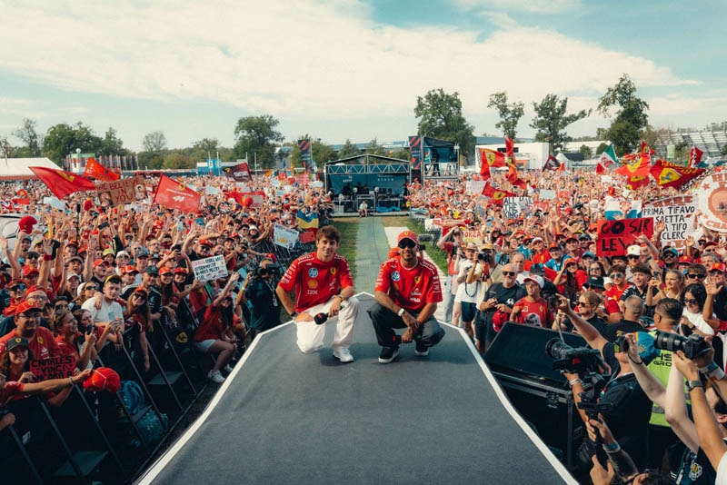 Les Ferrari SF-26 de Charles Leclerc et Lewis Hamilton pendant les qualifications à Monza.