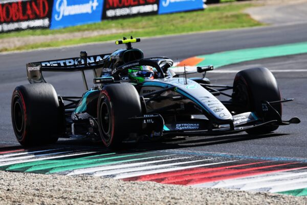 Kimi Antonelli au volant de sa Mercedes lors de sa victoire à Monza.