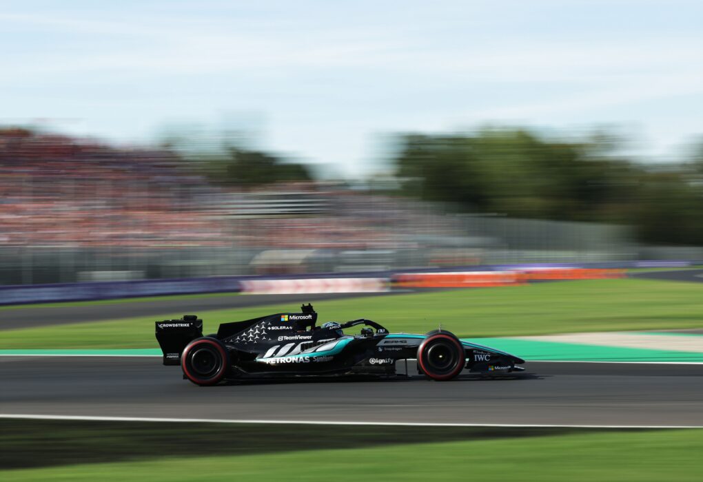 Kimi Antonelli et George Russell au volant des Mercedes pendant le GP d’Italie à Monza.