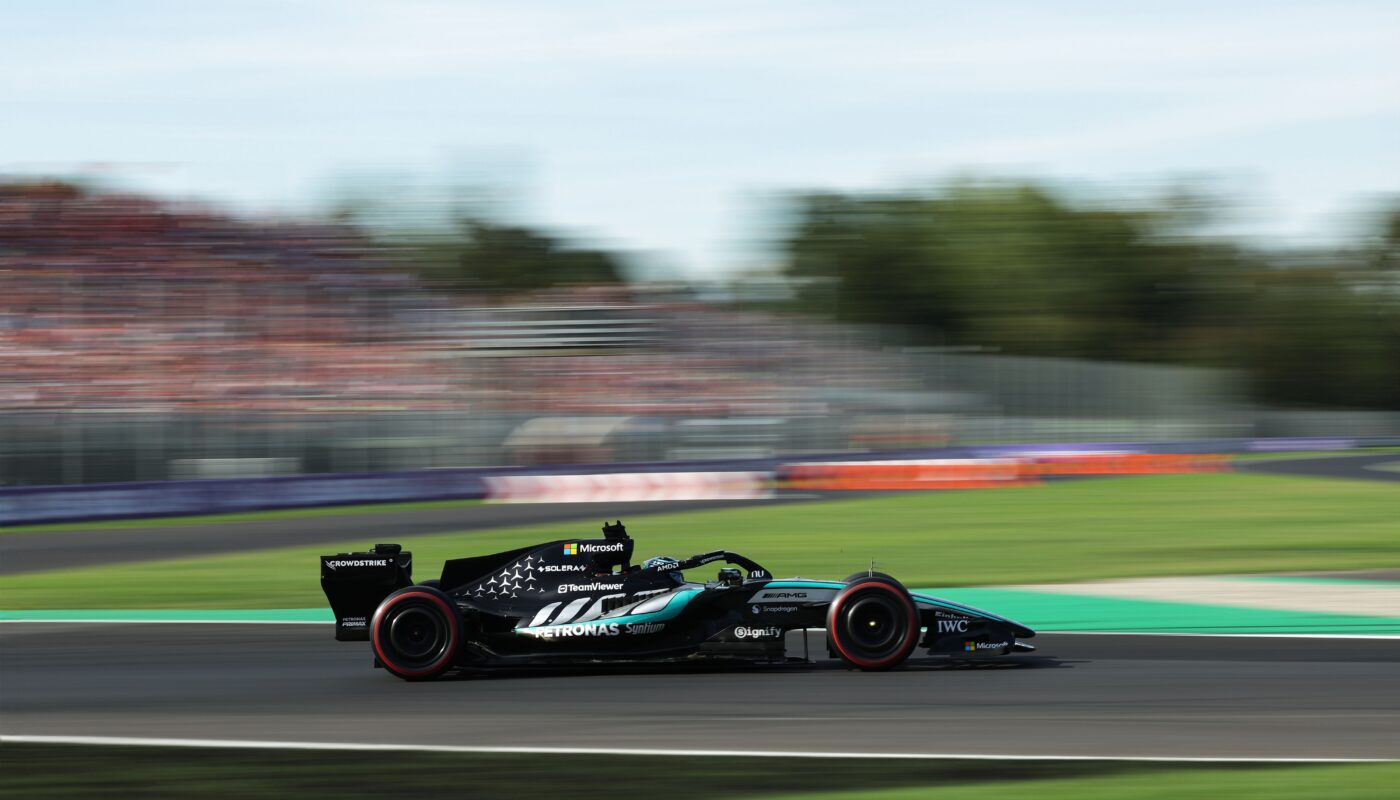 Kimi Antonelli et George Russell au volant des Mercedes pendant le GP d’Italie à Monza.