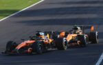 Les monoplaces McLaren de Lando Norris et Oscar Piastri en piste à Monza.