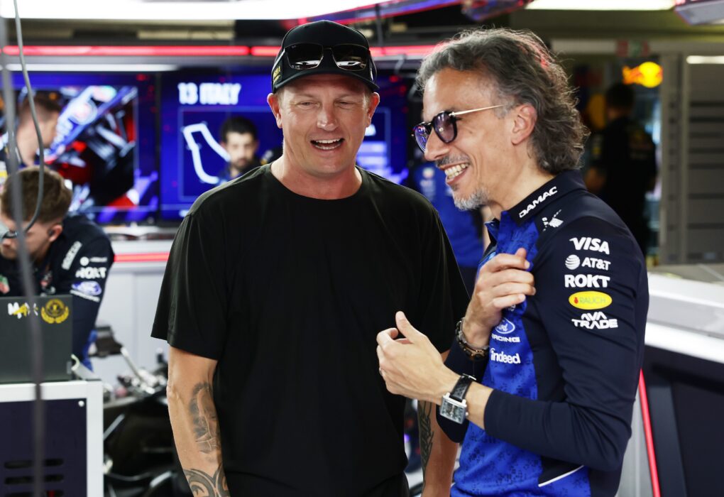Robin Raikkonen assis dans la monoplace de Max Verstappen au sein du garage Red Bull à Monza.