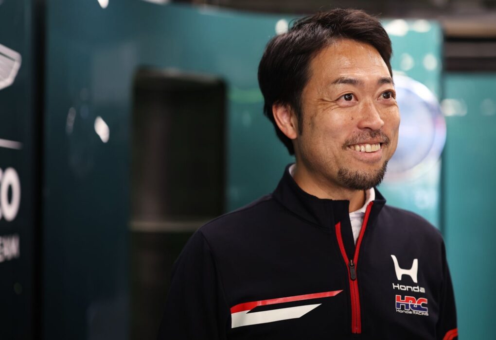 Une monoplace Aston Martin propulsée par Honda roule sur le circuit de Monza.