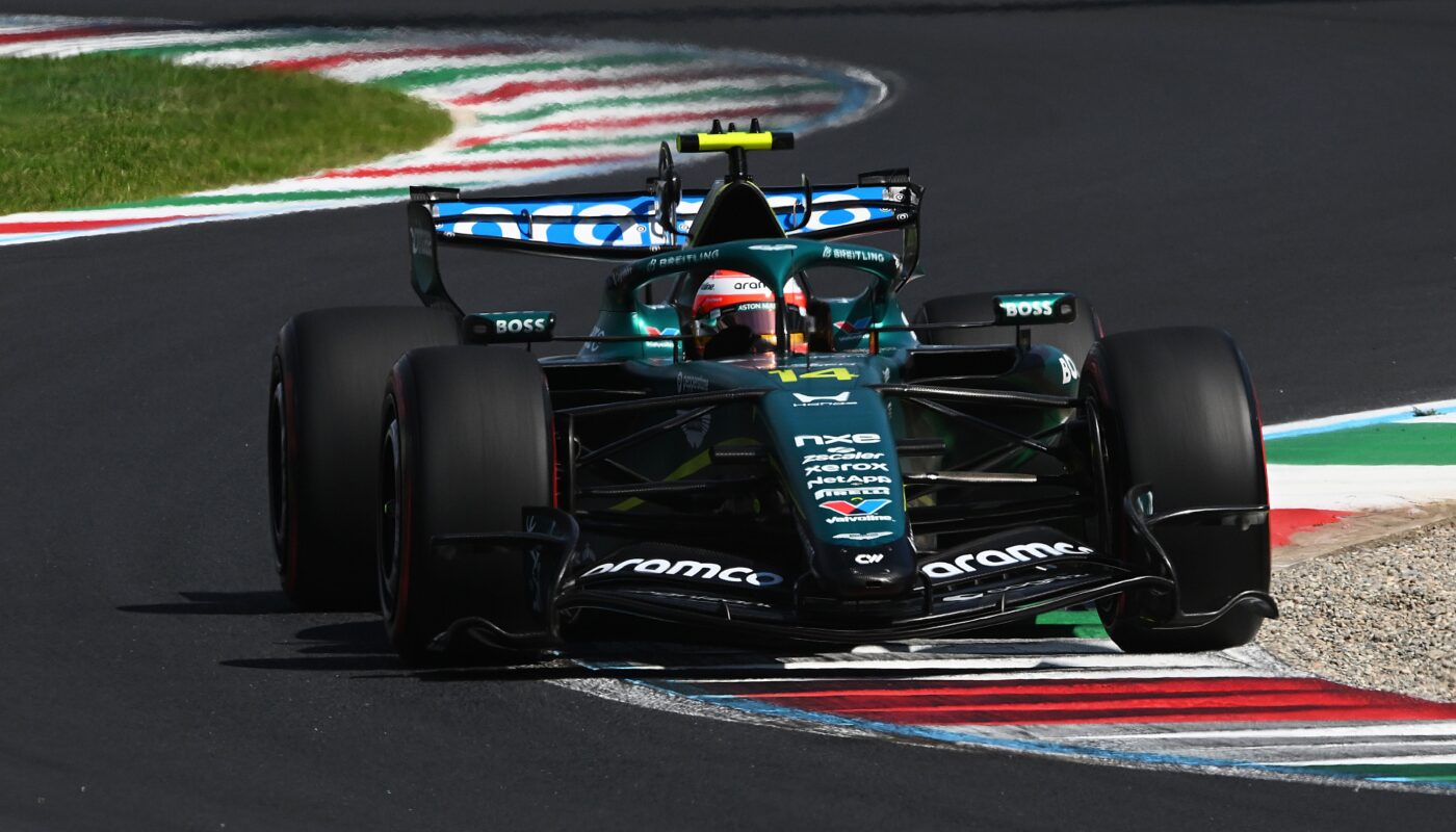 Fernando Alonso au volant de son Aston Martin sur le circuit de Monza.