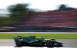 Une Aston Martin AMR26 en piste lors d’un week-end de Formule 1.