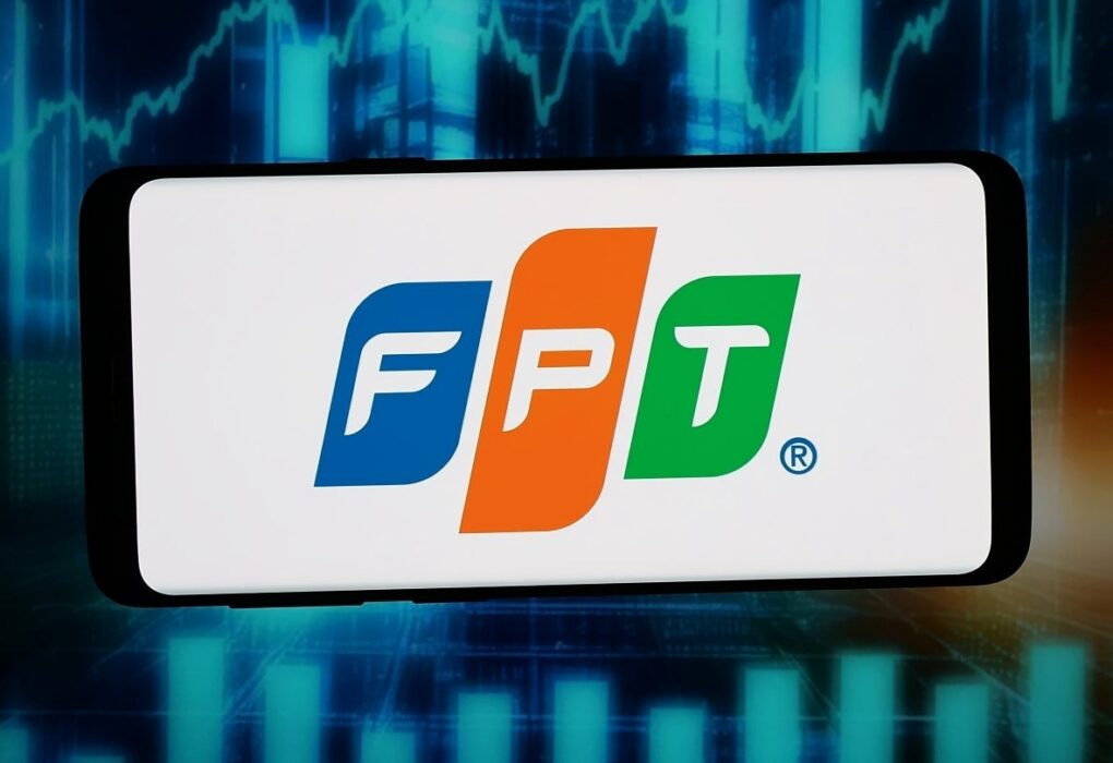Les logos de FPT et Nippon Seiki illustrant le transfert de l’unité logicielle polonaise.