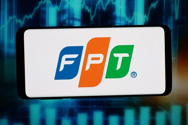Les logos de FPT et Nippon Seiki illustrant le transfert de l’unité logicielle polonaise.