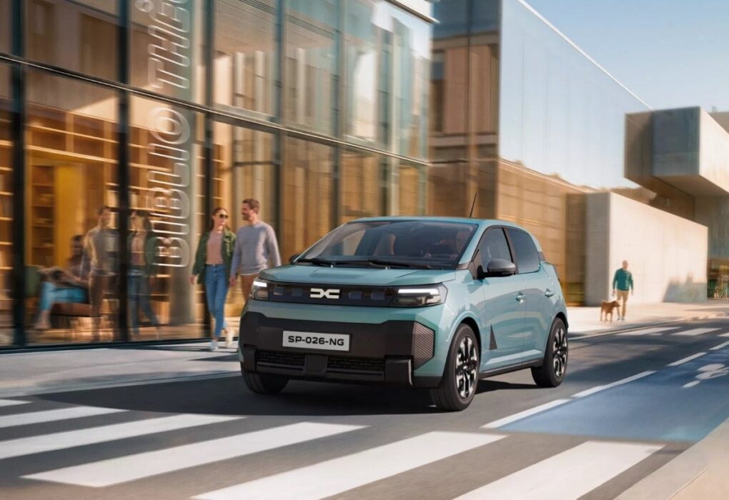 La nouvelle Dacia Spring électrique de deuxième génération présentée en extérieur.