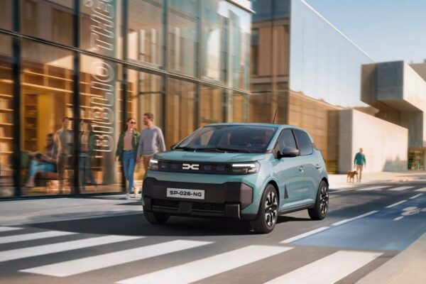 La nouvelle Dacia Spring électrique de deuxième génération présentée en extérieur.