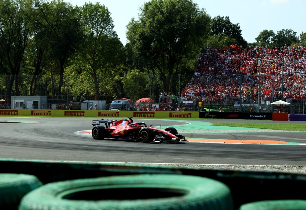 Charles Leclerc au volant de sa Ferrari lors du Grand Prix d’Italie à Monza.