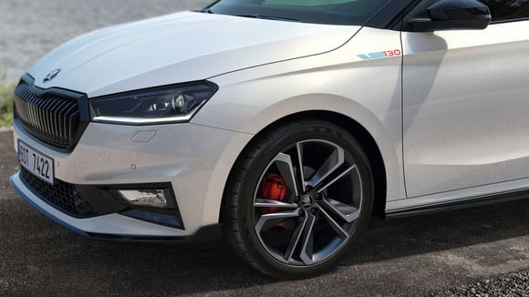 Skoda a récemment dévoilé une Fabia 130 totalement thermique © Skoda