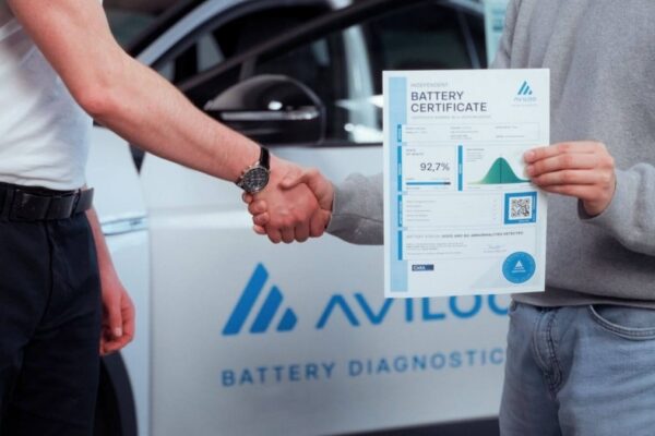 Le contrôle porte sur l'état de santé de la batterie d'une voiture électrique d'occasion.