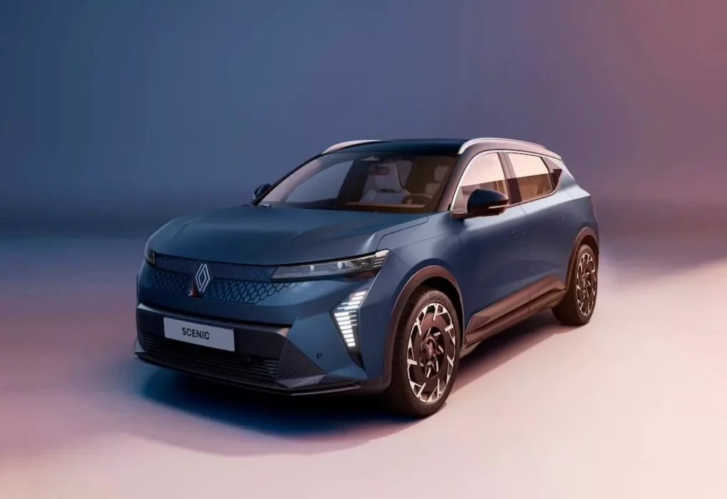 Le Renault Scénic E-Tech electric 2026 vu de trois quarts avec sa silhouette de SUV familial.
