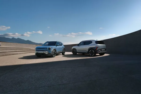 Le SUV électrique Kia EV2 est présenté en vue extérieure.