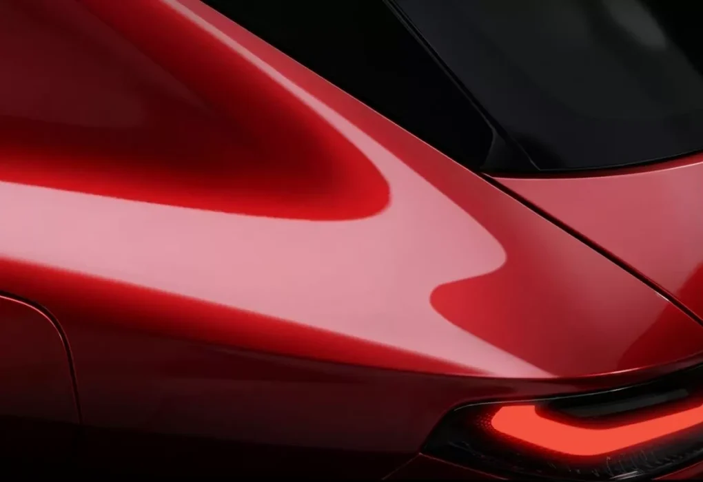 Vue partielle de la poupe du futur SUV compact Alfa Romeo encore dissimulé.