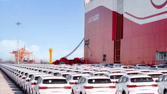 Un bateau remplit de BYD, si celui-ci part en direction des Etats-Unis, voici l'illustration du cauchemar des constructeurs américains. © BYD