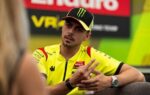 Fabio Di Giannantonio au guidon de sa MotoGP sur un circuit.