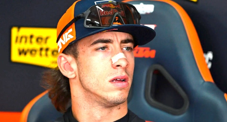 Pedro Acosta en piste au guidon de la KTM RC16 en MotoGP.