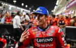 Un pilote de MotoGP en piste sur le circuit de Losail lors du Grand Prix du Qatar.