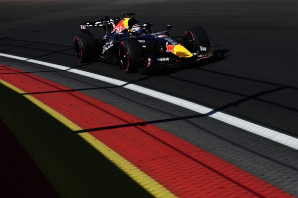 Max Verstappen au volant de la Red Bull sur le circuit Madring à Madrid.